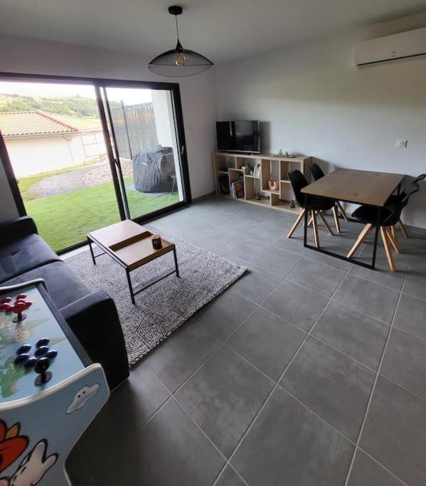 Rez-De-Jardin De Maison Avec Spa Et Borne D'Arcade Aurillac Exterior foto