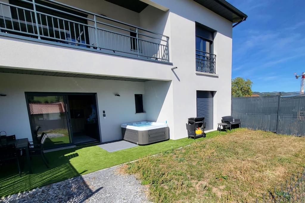 Rez-De-Jardin De Maison Avec Spa Et Borne D'Arcade Aurillac Exterior foto