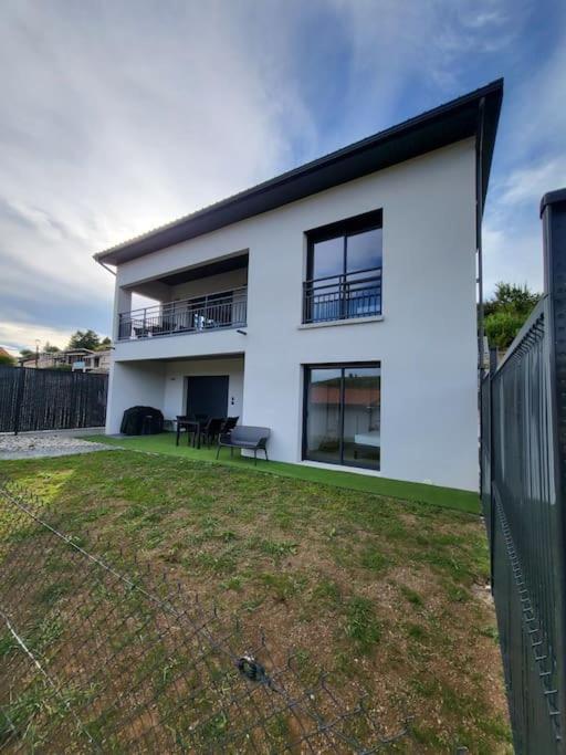 Rez-De-Jardin De Maison Avec Spa Et Borne D'Arcade Aurillac Exterior foto