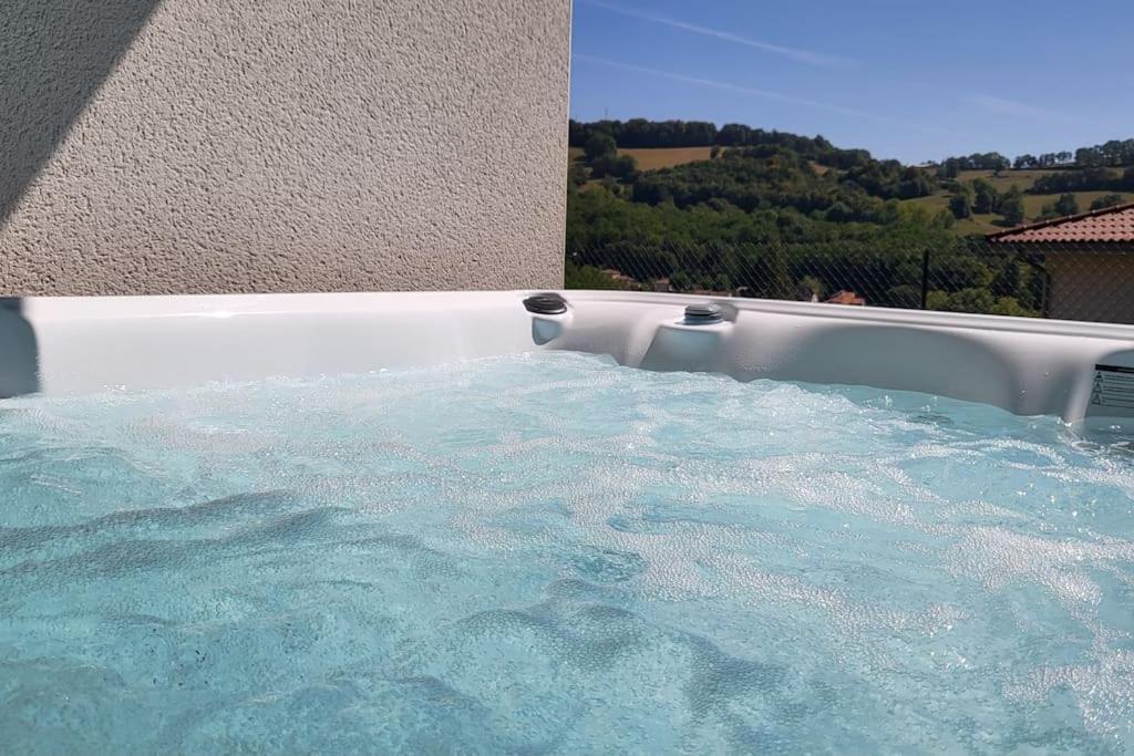 Rez-De-Jardin De Maison Avec Spa Et Borne D'Arcade Aurillac Exterior foto
